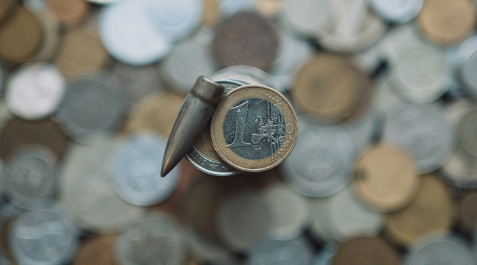 Qual è il valore economico del settore delle armi e delle munizioni civili in Italia? Qual è il valore economico del settore delle armi e delle munizioni civili in Italia? munizioni con euro in moneta