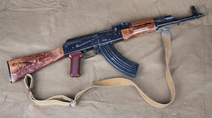 Saviano registra un podcast sul kalashnikov Saviano registra un podcast sul kalashnikov