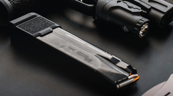 Un caricatore maggiorato per la Sig Sauer P365 calibro 9x19 mm Un caricatore maggiorato per la Sig Sauer P365 calibro 9x19 mm