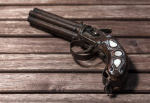 Su due fine settimana il corso Conarmi per il restauro di armi antiche, storiche ed ex ordinanza Su due fine settimana il corso Conarmi per il restauro di armi antiche, storiche ed ex ordinanza: vecchio revolver