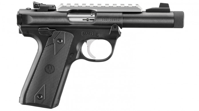 La Ruger Mark IV 22 45 anche con la canna bull filettata La Ruger Mark IV 22 45 anche con la canna bull filettata