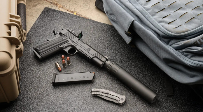 Threaded la Springfield Armory Operator Aos anche con la canna filettata Threaded la Springfield Armory Operator Aos anche con la canna filettata