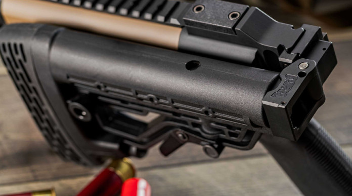 I Mossberg 590R e 590RM con calcio ripiegabile Chisel