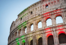 Roma, ufficiali le date della finale di Coppa del mondo di tiro Issf Roma, ufficiali le date della finale di Coppa del mondo di tiro Issf - anfiteatro Flavio (colosseo) con illuminazione tricolore