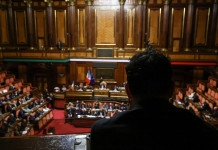 Rinviato (di poco) il voto del decreto sicurezza con le restrizioni al porto di coltelli Rinviato (di poco) il voto del decreto sicurezza con le restrizioni al porto di coltelli - senato