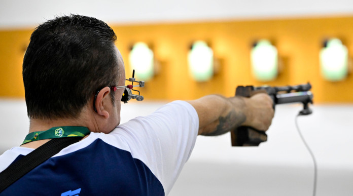 Separate finali dei Campionati italiani 10 metri da quelle 25 e 50 metri Separate finali dei Campionati italiani 10 metri da quelle 25 e 50 metri - tiro a segno con pistola