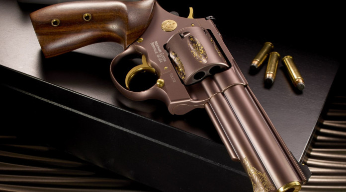 Da Nighthawk Custom e Korth il revolver Fleur de lis Da Nighthawk Custom e Korth il revolver Fleur de lis